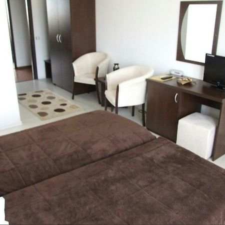 Hotel Plaisir à Ploieşti Extérieur photo