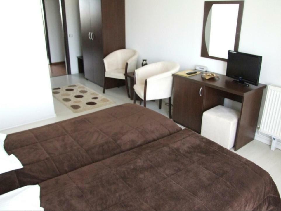 Hotel Plaisir à Ploieşti Extérieur photo