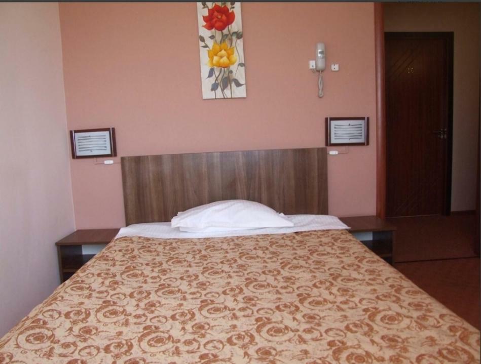 Hotel Plaisir à Ploieşti Extérieur photo
