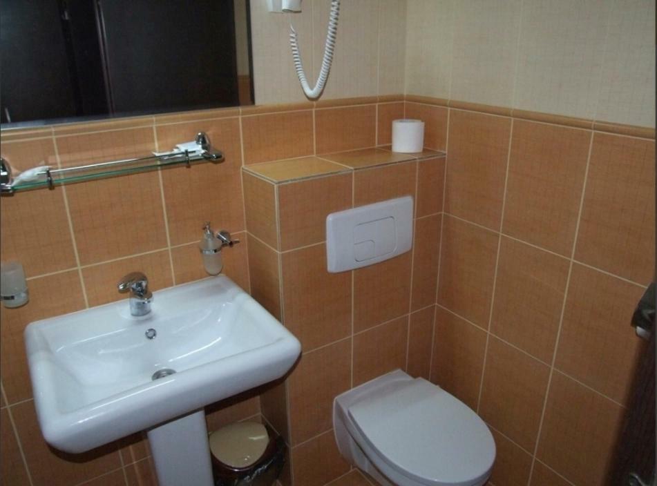 Hotel Plaisir à Ploieşti Extérieur photo