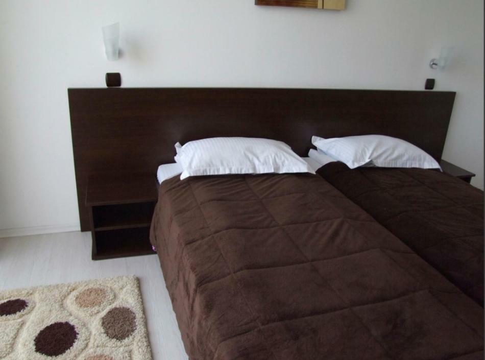 Hotel Plaisir à Ploieşti Extérieur photo